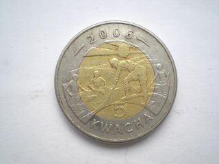 Bi - Metal 5 Kwacha Coin From Malawi - Dated 2006 - photo