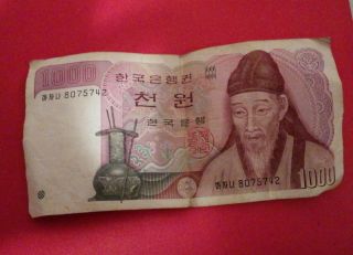 South Korean 1000 Won Money Note Says This Date Of Pictured Emperor 1501 - 1570 photo