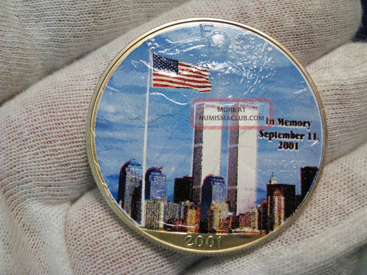 2001-colorized-us-silver-american-eagle-in-memory-sept-11-2001