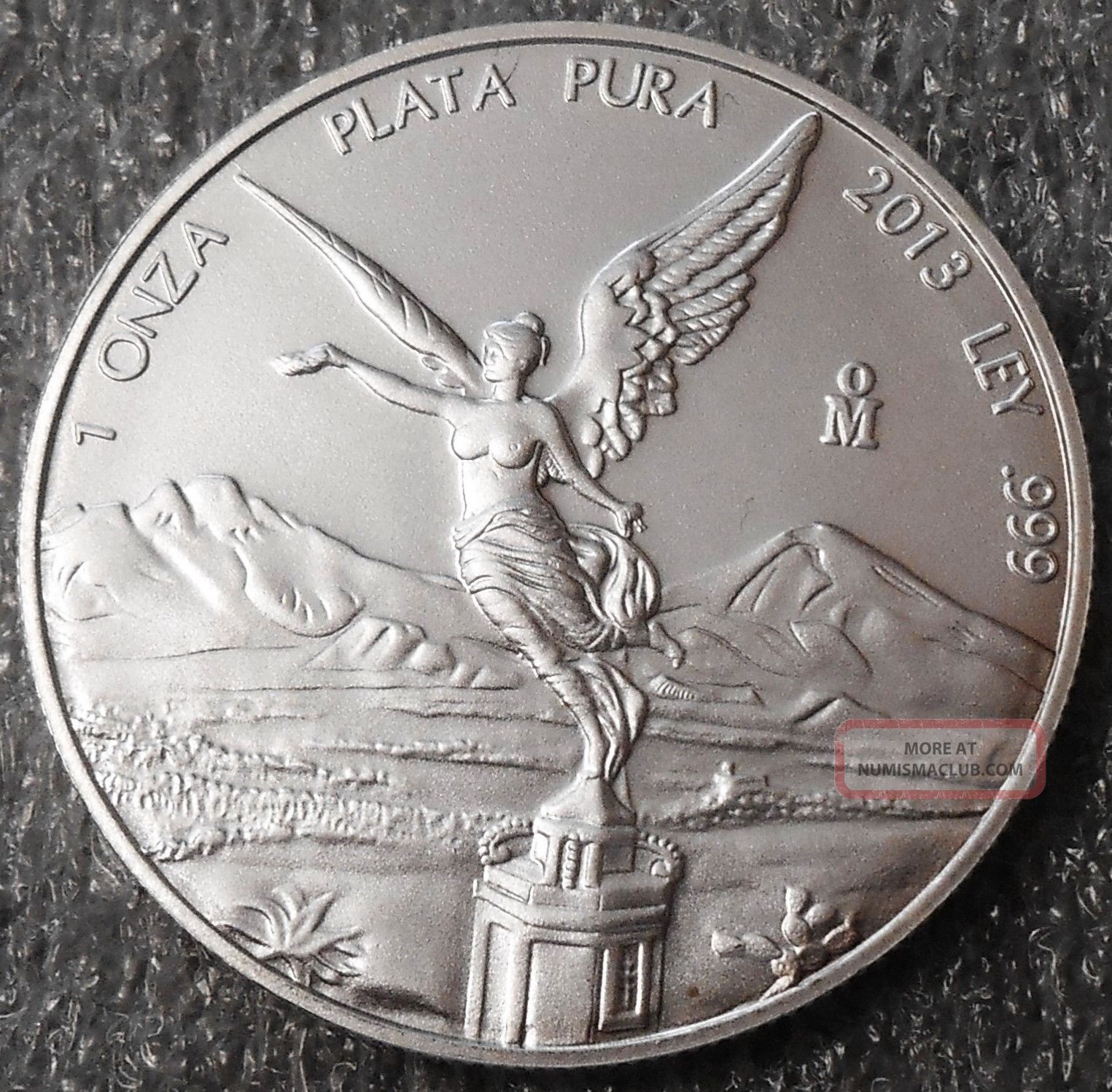 2013 Mexican Libertad 1 Onza Round {uncirculated}. 999 Fine Silver
