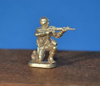 Hand Casted Solid 14k Gold Us Modern Infantry Army Man,  6.  3g 14k photo