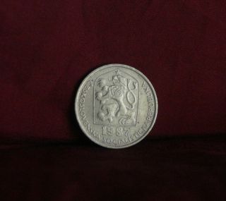 1987 Czechoslovakia 50 Haleru World Coin Km55.  1 Czech Lion Shield Linden Wreath photo