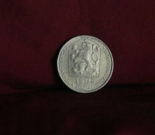 1985 Czechoslovakia 50 Haleru World Coin Km55.  1 Czech Lion Shield Linden Wreath photo