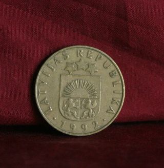 Latvia 20 Santimu 1992 Brass World Coin K22 Red Lion Griffin Sun Stars photo