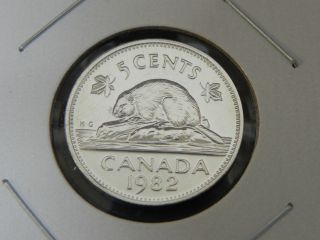 1982 Bu Pl Unc Canadian Canada Beaver Elizabeth Ii Nickel Five 5 Cent photo