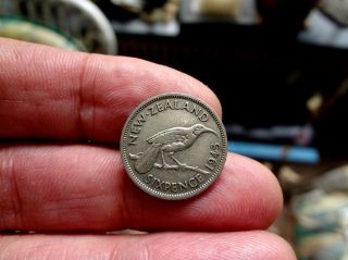 6 Pence Zealand 1945 Silver Coin (r 51) photo