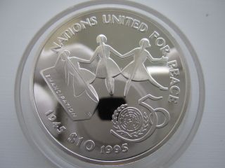 Liberia 10 Dollars,  1995,  Nations United For Peace photo