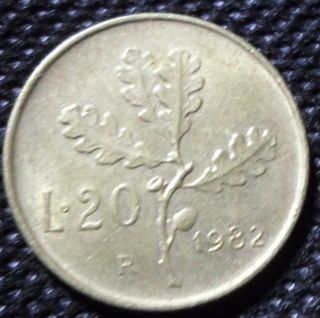 M19 Coin 20 Lire 1982 Italy photo