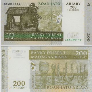 Madagascar 200 Ariary 2004 P - 87,  Unc Banknote Africa photo