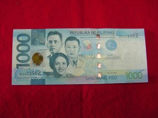 Philippines Generation 1000 Peso Note.  Uncirculated Hv419962 photo