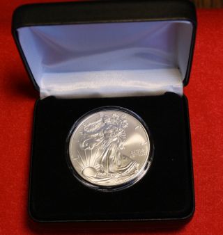 American Silver Eagle 2002 W/leatherette Case 1 Oz.  999% Bu Collector Coin Gift photo