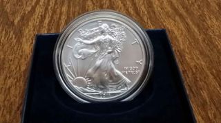 2011 - W American Eagle One Ounce Silver Uncirculated Coin W/ Box And photo