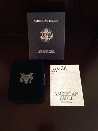 2002 - W Us American Eagle 1 Oz 99.  9% Silver Bullion Proof Coin W/ Box & photo