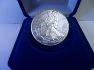 2 Troy Oz. .  999 Fine Silver Round (depicting The American Eagle) Uncirculated photo