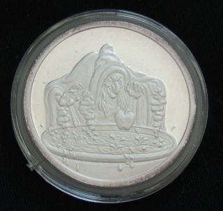 Disney ' S Snow White Witch 50th Anniversary 1 Troy Oz Silver Round Coin.  999 Fine photo