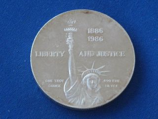 1986 Liberty And Justice Silver Round Medallion B0634 photo