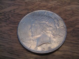 1925 - Philidelphia,  Peace Silver Dollar,  Circulated photo
