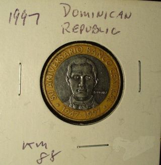 Dominican Republic 5 Peso Bi - Metallic photo