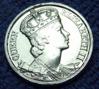 U.  K.  Queen Elizabeth Ii Gb Coronation Medal - 1953 Great Britain Aluminum 25mm photo