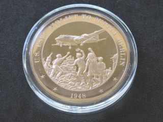 U.  S.  Airlift To Supply Berlin Proof Bronze Medal Franklin A3919 photo