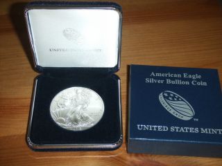2013 Uncirculated Silver American Eagle W Case photo