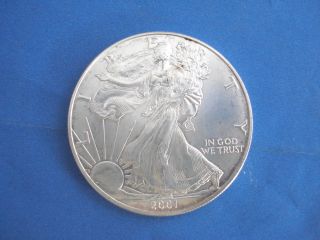 Estate Box - - - 2001 American Eagle Silver Dollar Coin - - Bullion - - Unc==free photo