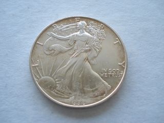 Estate Box - - - 1992 American Eagle Silver Dollar Coin - - Bullion - - Unc==free photo