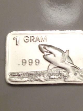1 Gram Pure.  999 Fine Silver Bullion Bar - Great White Shark photo