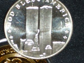 Twin Towers - 09112001 - Freedom - America -.  1 Oz 999 Pure Silver Round - photo