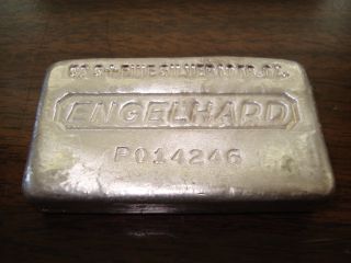 10 Oz.  Engelhard Silver Bar Old Style Serial No.  P014246 photo