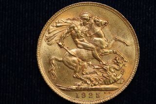 1925 South Africa.  Sovereign.  Gold. photo