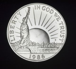 1986 - S Statue Of Liberty Ellis Island Commemorative Silver Clad Half Dollar photo