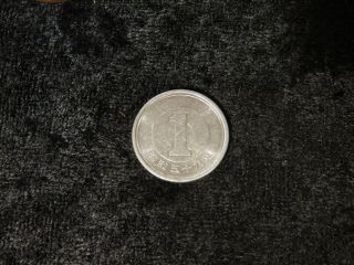 Japan 1984 Yr.  59 Hirohito 1 Yen Japanese Dollar Coin - Flip photo
