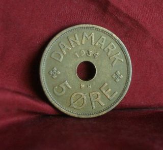 1934 Hcn Denmark 5 Ore Bronze World Coin Km828.  1 Crowned Cxc Monogram photo