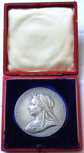 1837 - 1897 Queen Victoria Diamond Jubilee Official Silver Medal Case photo