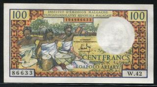 Madagascar 1966,  100 Francs (20 Ariary),  134898501,  P57,  Unc - photo