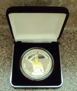 Environment Nolan Ryan 25 Year Commemorative 1 Troy Oz.  999 Silver 24k Gold Coin photo
