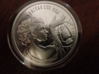 Veritas Lux Mea Truth Is My Light 1 Oz.  999 Fine Silver Satin Round Encapsulated photo