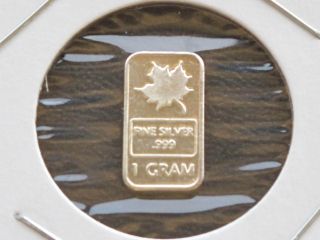 Maple Leaf 1 Gram.  999 Fine Silver Fractional Bar Ingot D0780 photo