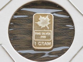 Maple Leaf 1 Gram.  999 Fine Silver Fractional Bar Ingot D0802 photo