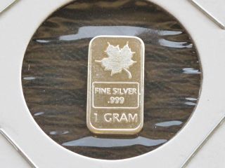 Maple Leaf 1 Gram.  999 Fine Silver Fractional Bar Ingot D0803 photo
