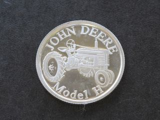 John Deere Model H Silver Art Round A9401 photo