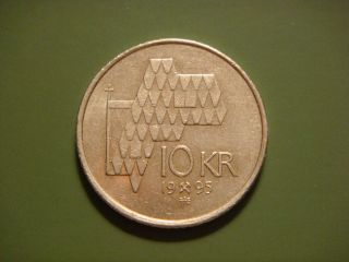 Norway 10 Kroner,  1995 Coin.  Church Rooftop photo