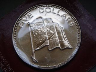Bahamas 5 Dollars,  1975 Copper - Nickel Low Mintage Rare photo