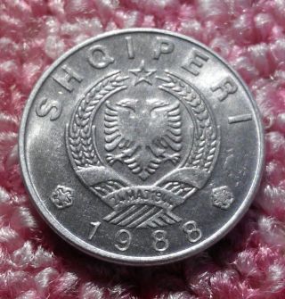 Uncirculated Albania 1988,  1 Lek,  Aluminum,  Communist Albania Coin. photo