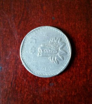 1981 $5 Pesos Mexico Coin With Neat Design photo