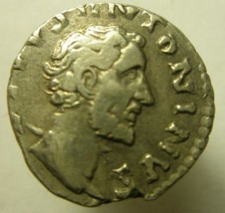 Денарий серебро,  Антоний Пий посмертная монета. photo