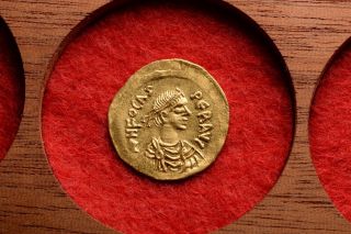 Rare Ancient Gold Byzantine Semissis Coin Of Emperor Focas / Phocas - 602 Ad photo