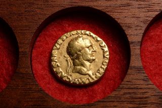 Ancient Roman Gold Aureus Coin Of Emperor Vespasian - 71 Ad photo