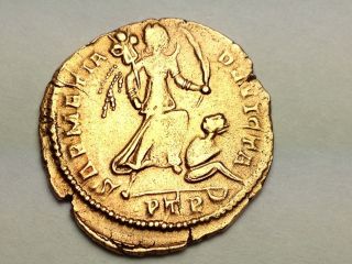Ancient Imp.  Roman Coin.  Museum Qlty.  Victory W/capture.  Constan.  27 Bc - 476 Ad.  Pics photo